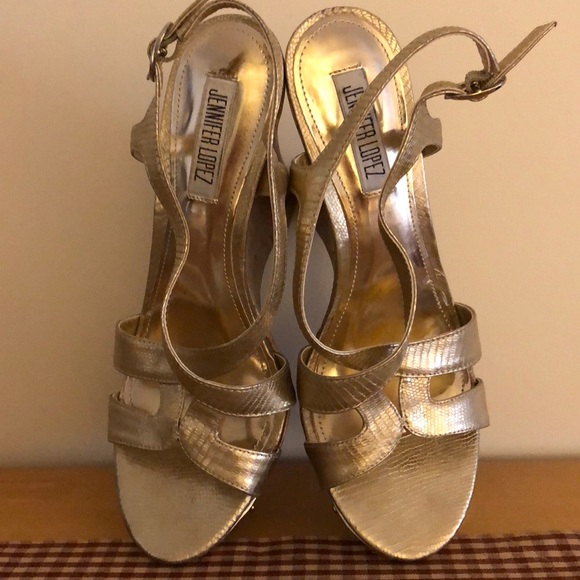 Jennifer Lopez gold sandals - Picture 3 of 4